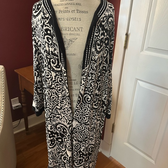 Coverup Zipfront Black and White Midi - Picture 4 of 7